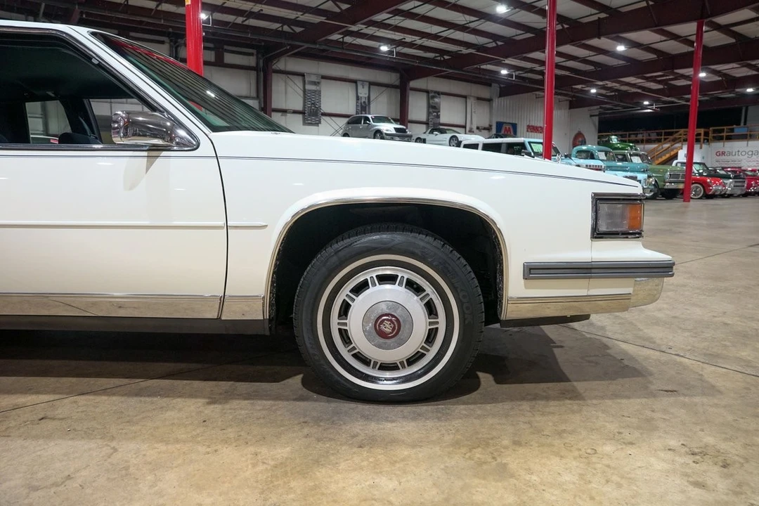 1986 Cadillac DeVille 6th Gen - Image 8 of 31