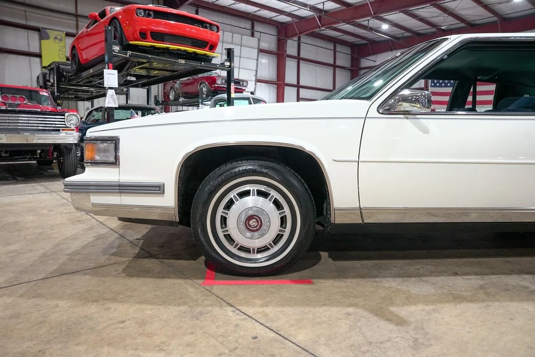 1986 Cadillac DeVille 6th Gen - Image 3 of 31