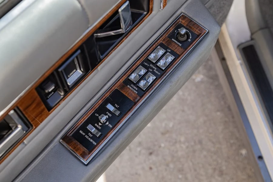 1986 Cadillac DeVille 6th Gen - Image 20 of 31