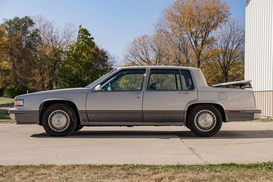 1986 Cadillac DeVille 6th Gen - Image 12 of 31