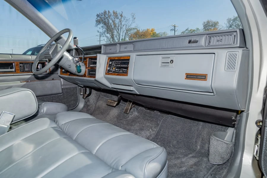 1986 Cadillac DeVille 6th Gen - Image 23 of 31