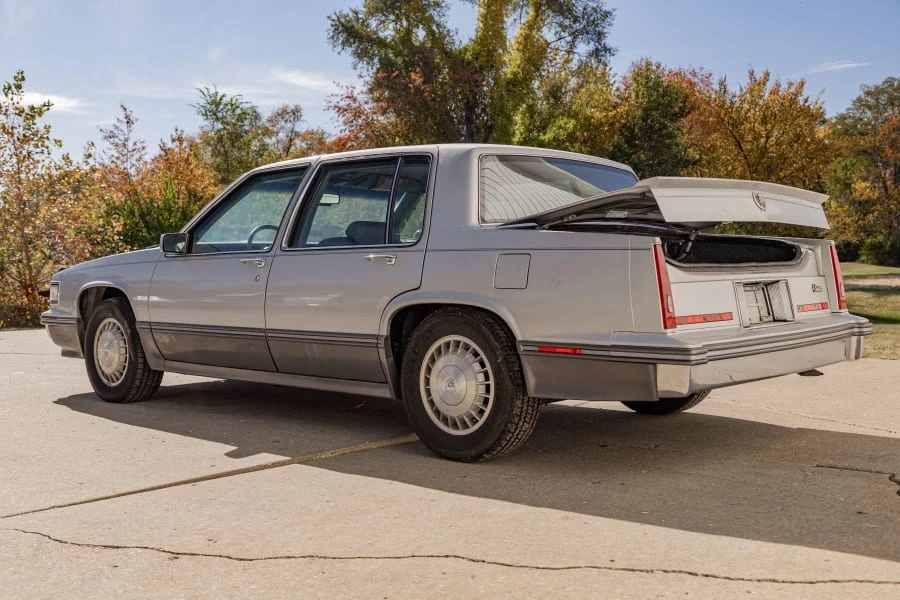 1986 Cadillac DeVille 6th Gen - Image 11 of 31