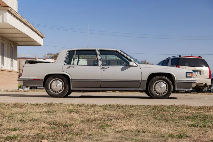 1986 Cadillac DeVille 6th Gen - Image 2 of 31