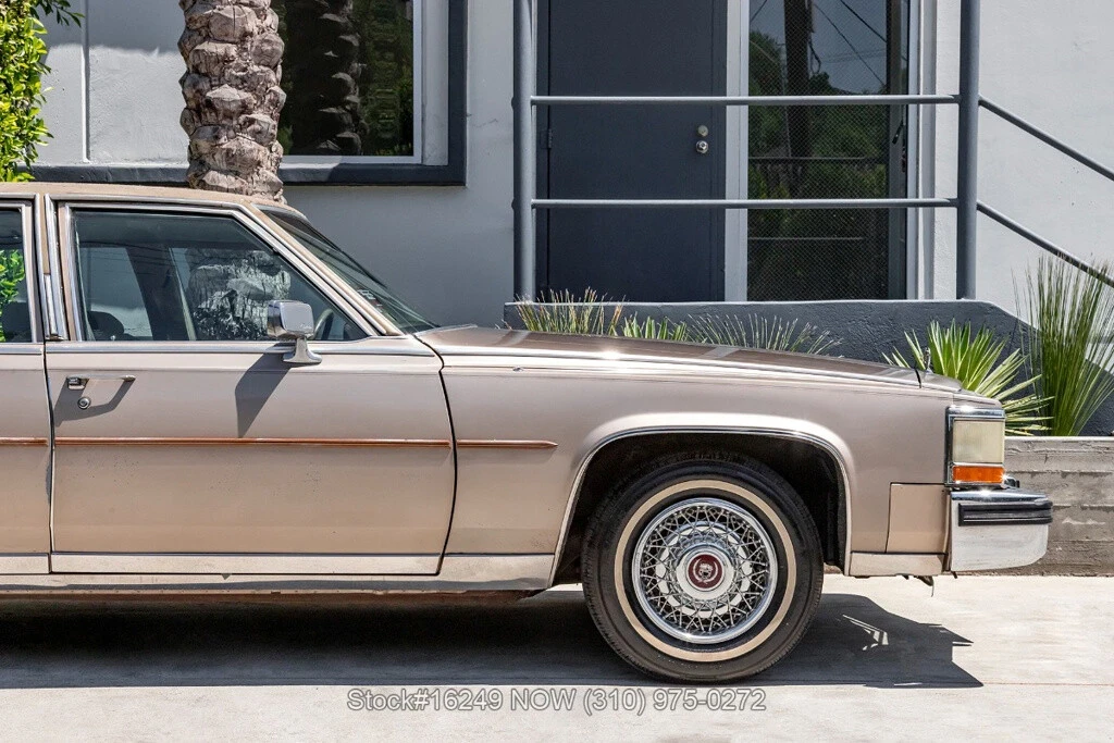 1986 Cadillac Fleetwood - Image 10 of 12
