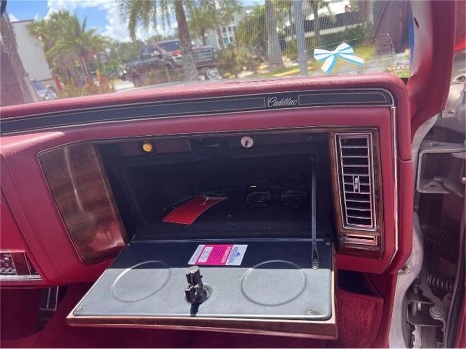 1986 Cadillac Fleetwood - Image 8 of 21