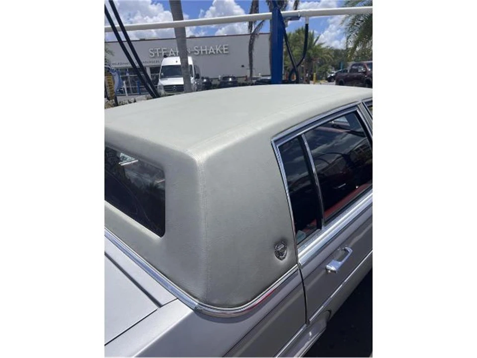 1986 Cadillac Fleetwood - Image 15 of 21