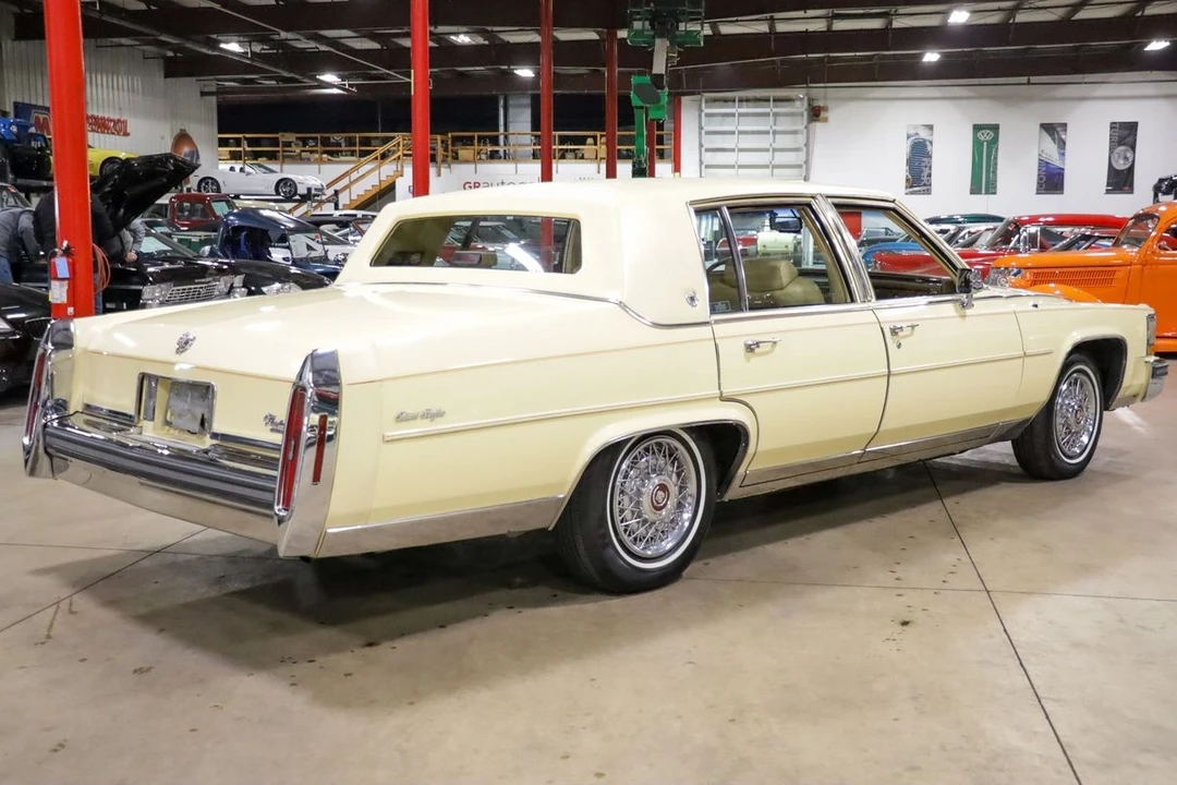 1986 Cadillac Fleetwood - Image 8 of 12