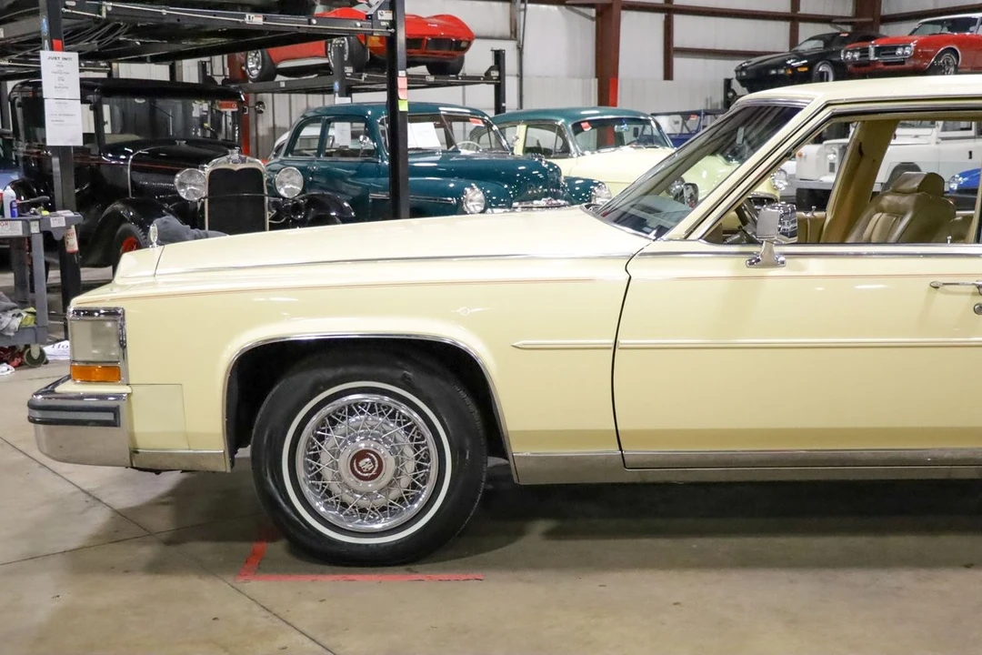 1986 Cadillac Fleetwood - Image 3 of 12