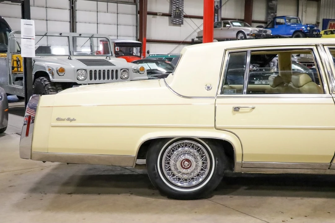 1986 Cadillac Fleetwood - Image 9 of 12