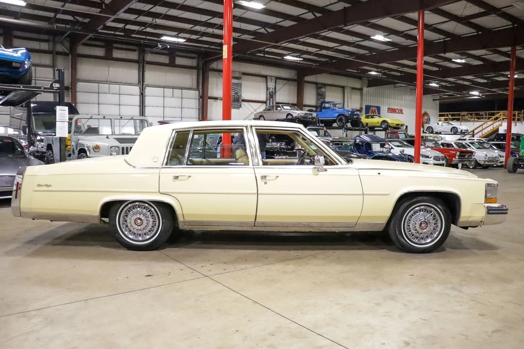 1986 Cadillac Fleetwood - Image 10 of 12