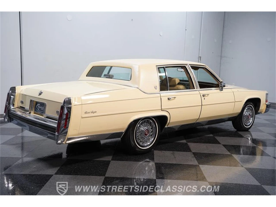 1986 Cadillac Fleetwood - Image 11 of 31