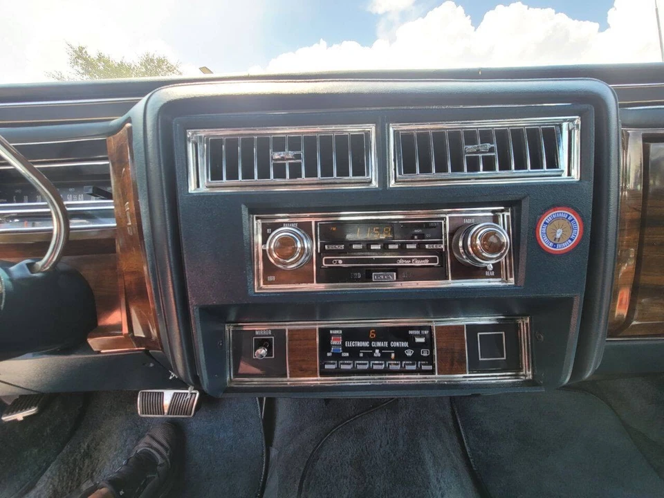 1986 Cadillac Fleetwood - Image 11 of 23