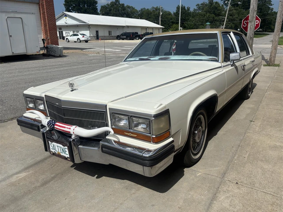 1986 Cadillac Fleetwood - Image 7 of 19