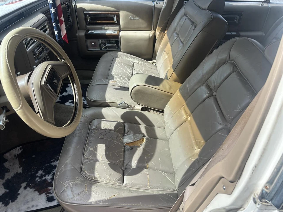1986 Cadillac Fleetwood - Image 10 of 19