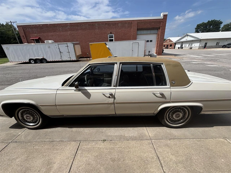 1986 Cadillac Fleetwood - Image 6 of 19
