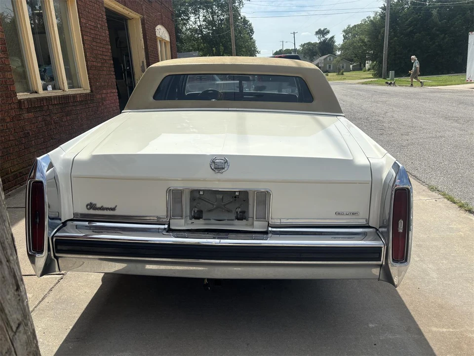 1986 Cadillac Fleetwood - Image 4 of 19