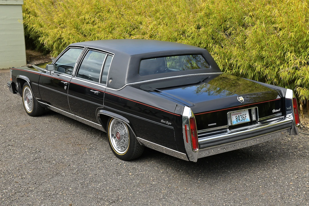 1986 Cadillac Fleetwood - Image 11 of 31