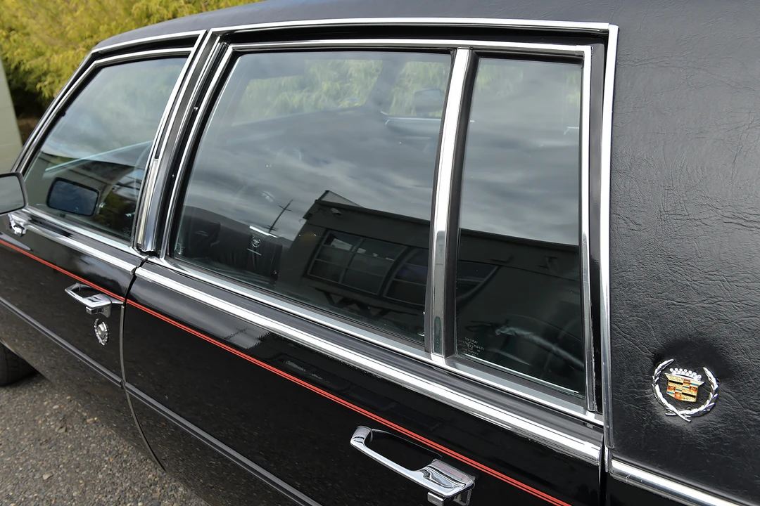 1986 Cadillac Fleetwood - Image 18 of 31