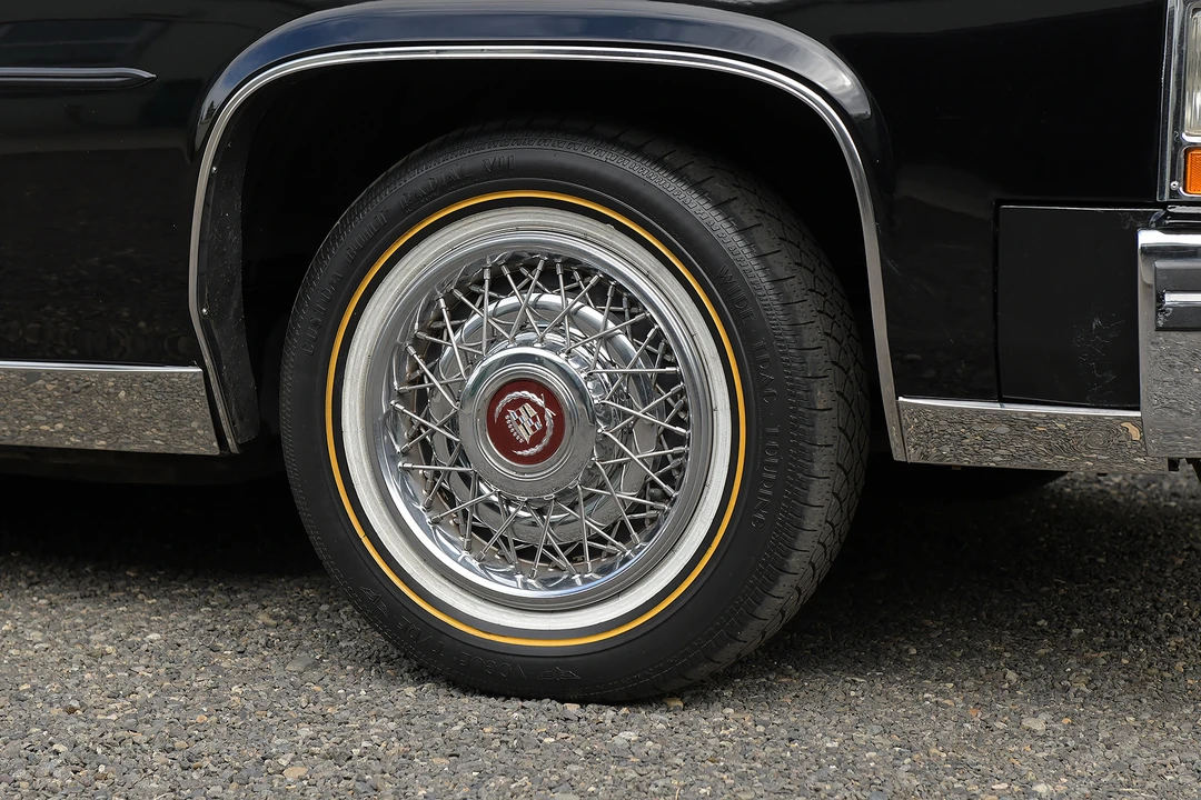 1986 Cadillac Fleetwood - Image 25 of 31