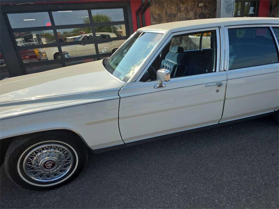 1986 Cadillac Fleetwood - Image 2 of 28