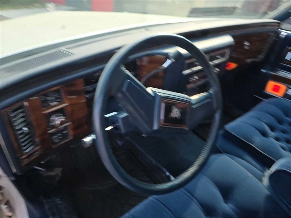 1986 Cadillac Fleetwood - Image 12 of 28