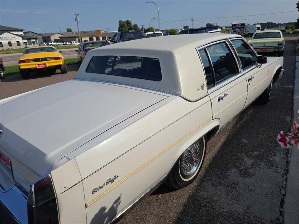 1986 Cadillac Fleetwood - Image 9 of 31