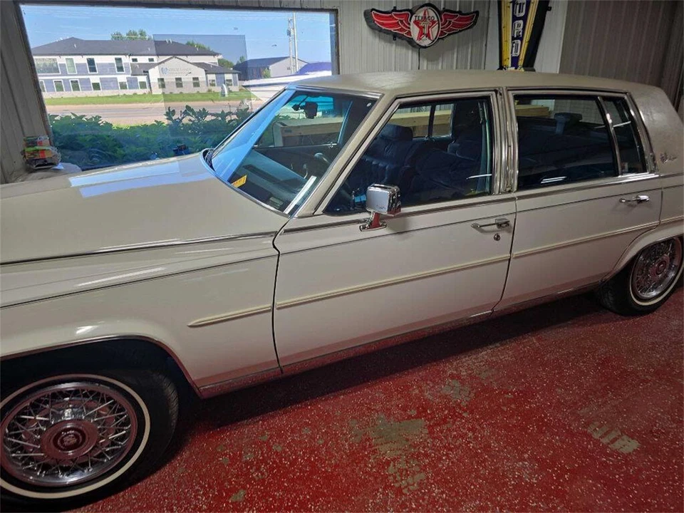 1986 Cadillac Fleetwood - Image 27 of 31