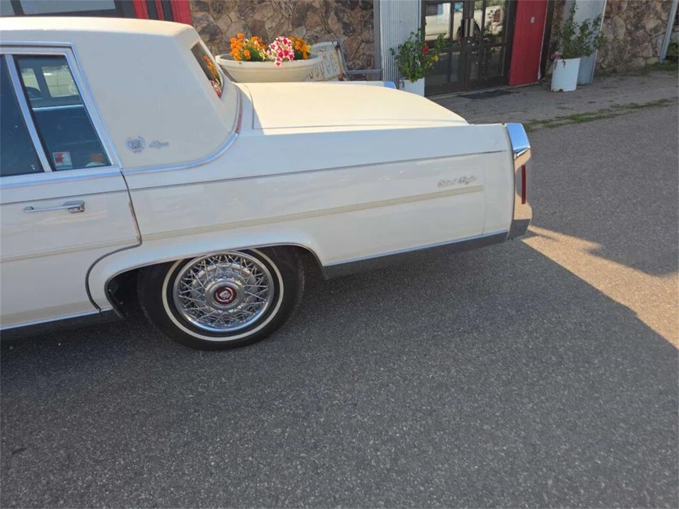 1986 Cadillac Fleetwood - Image 7 of 31