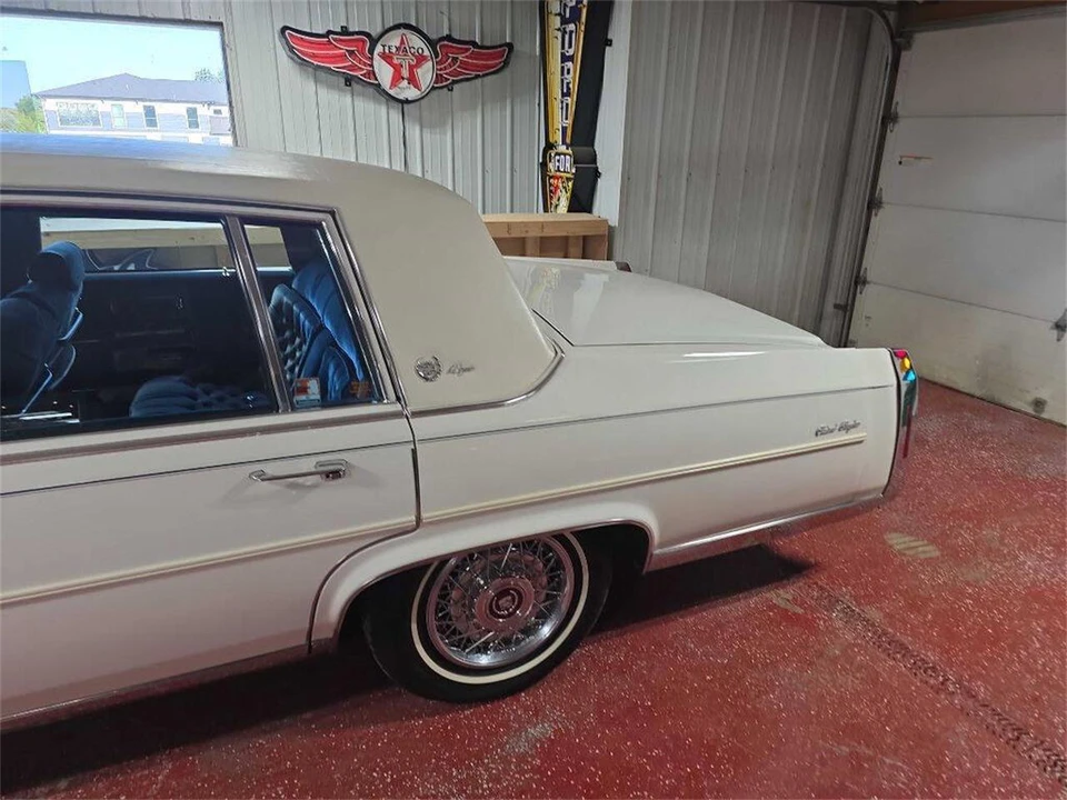 1986 Cadillac Fleetwood - Image 29 of 31