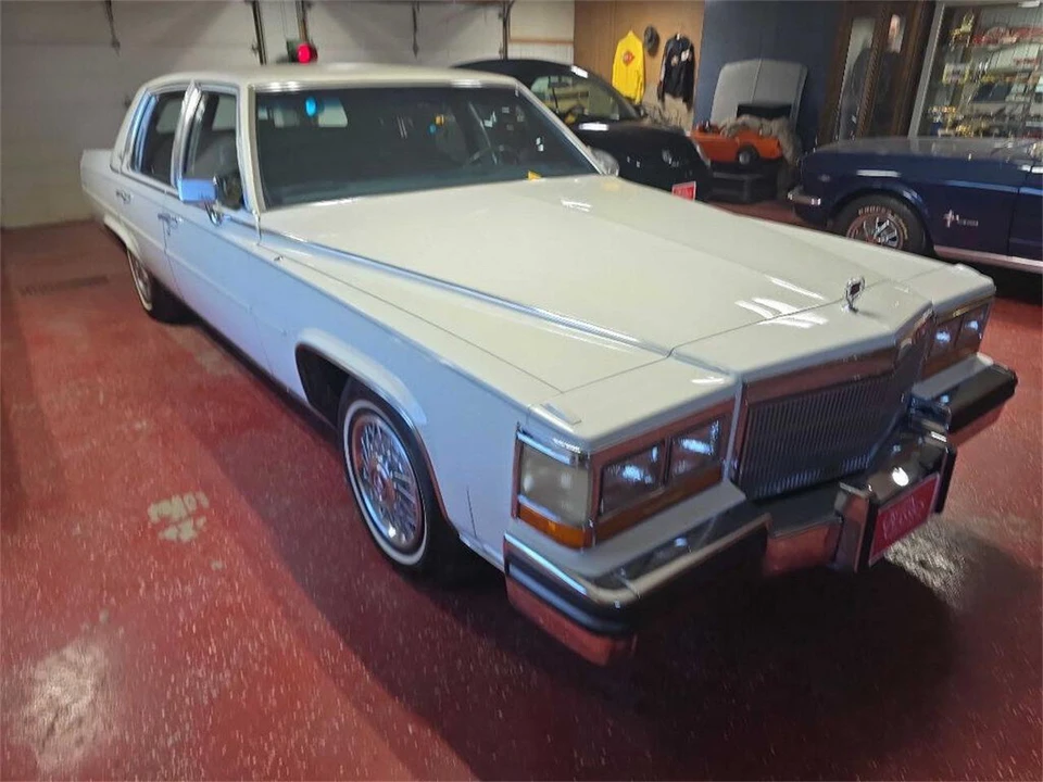 1986 Cadillac Fleetwood - Image 25 of 31