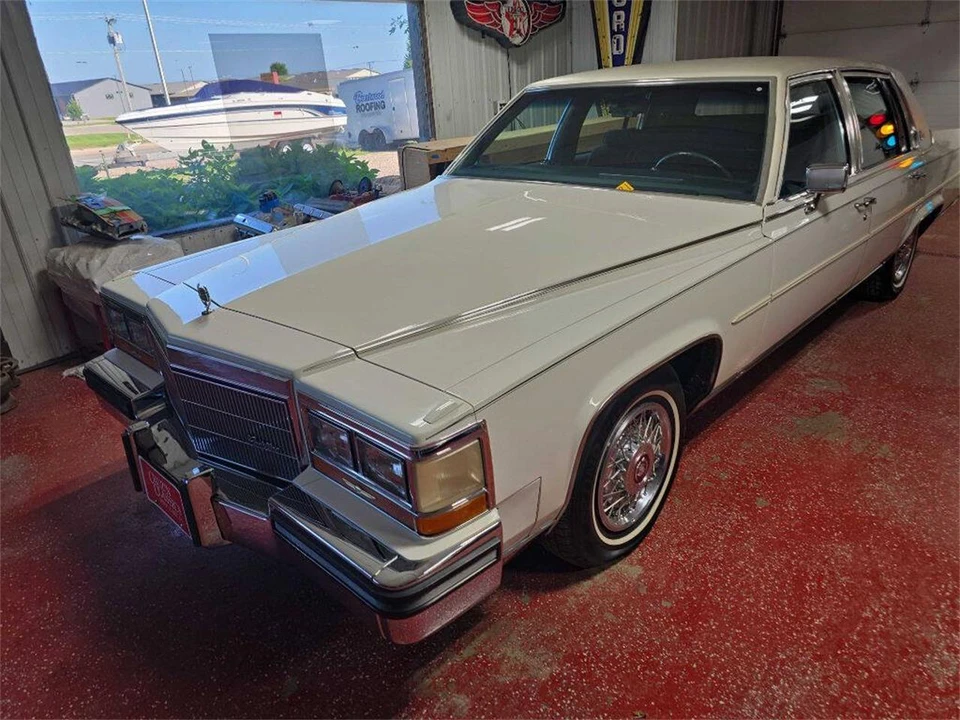 1986 Cadillac Fleetwood - Image 5 of 31