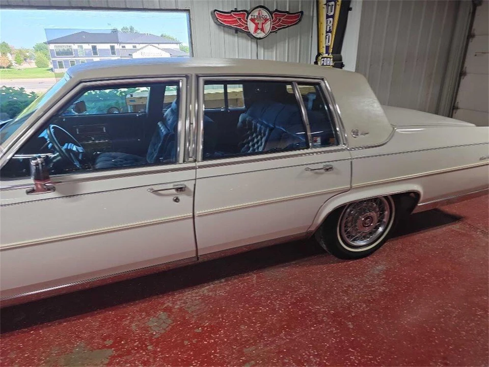 1986 Cadillac Fleetwood - Image 28 of 31