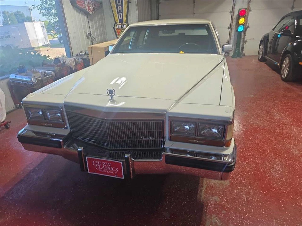 1986 Cadillac Fleetwood - Image 24 of 31