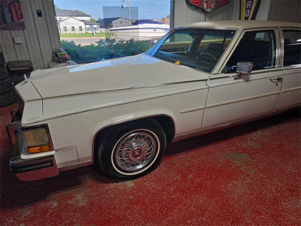 1986 Cadillac Fleetwood - Image 26 of 31