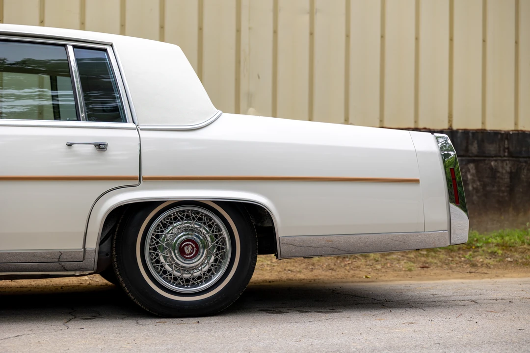 1986 Cadillac Fleetwood - Image 10 of 31
