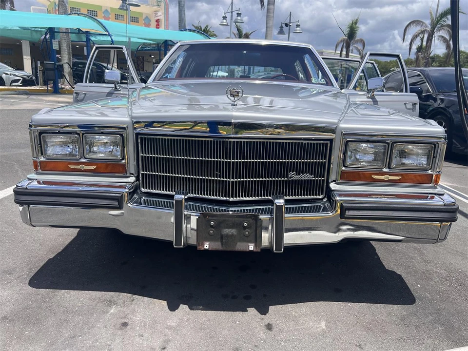 1986 Cadillac Fleetwood - Image 2 of 23