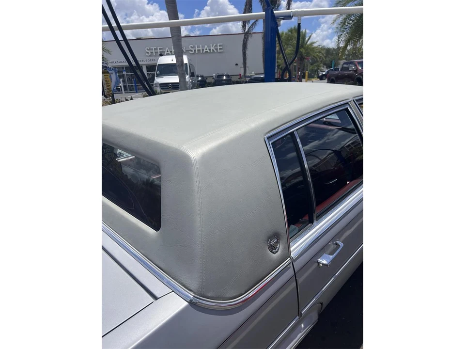 1986 Cadillac Fleetwood - Image 9 of 23