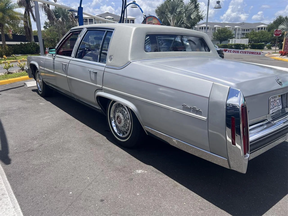 1986 Cadillac Fleetwood - Image 5 of 23