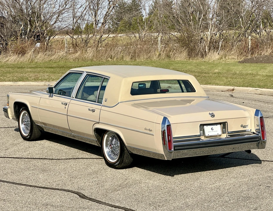 1986 Cadillac Brougham - Image 11 of 31