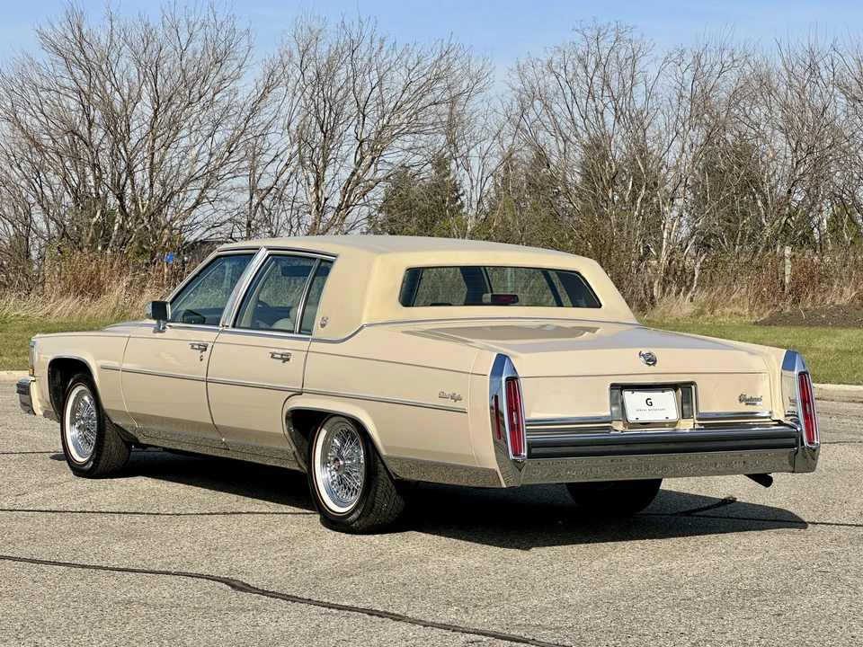 1986 Cadillac Brougham - Image 10 of 31