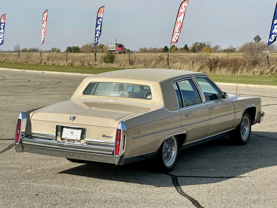 1986 Cadillac Brougham - Image 14 of 31