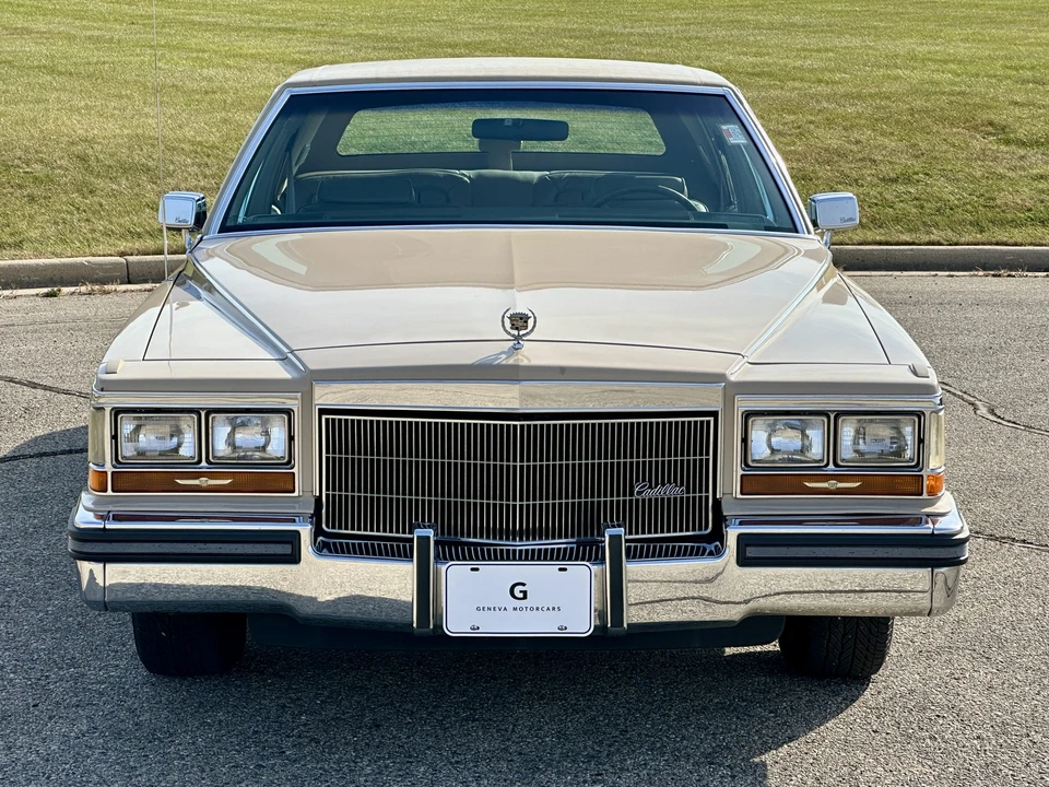 1986 Cadillac Brougham - Image 16 of 31
