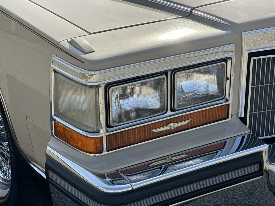 1986 Cadillac Brougham - Image 17 of 31