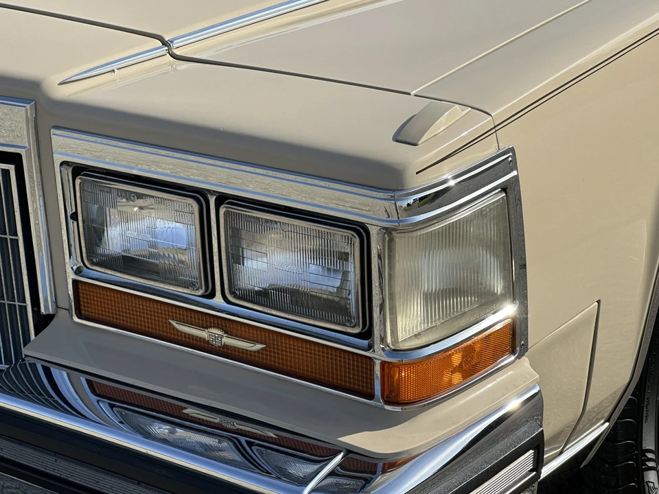 1986 Cadillac Brougham - Image 21 of 31