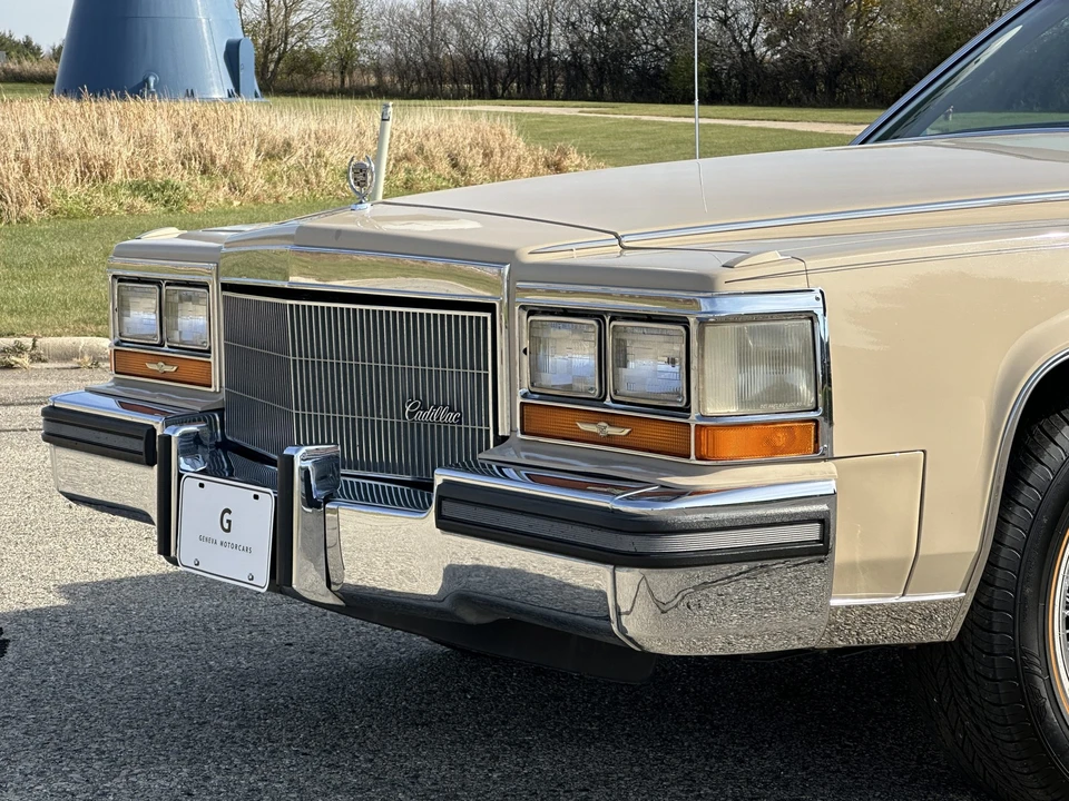 1986 Cadillac Brougham - Image 26 of 31