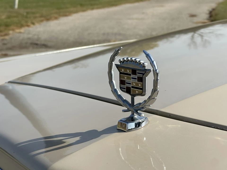 1986 Cadillac Brougham - Image 23 of 31