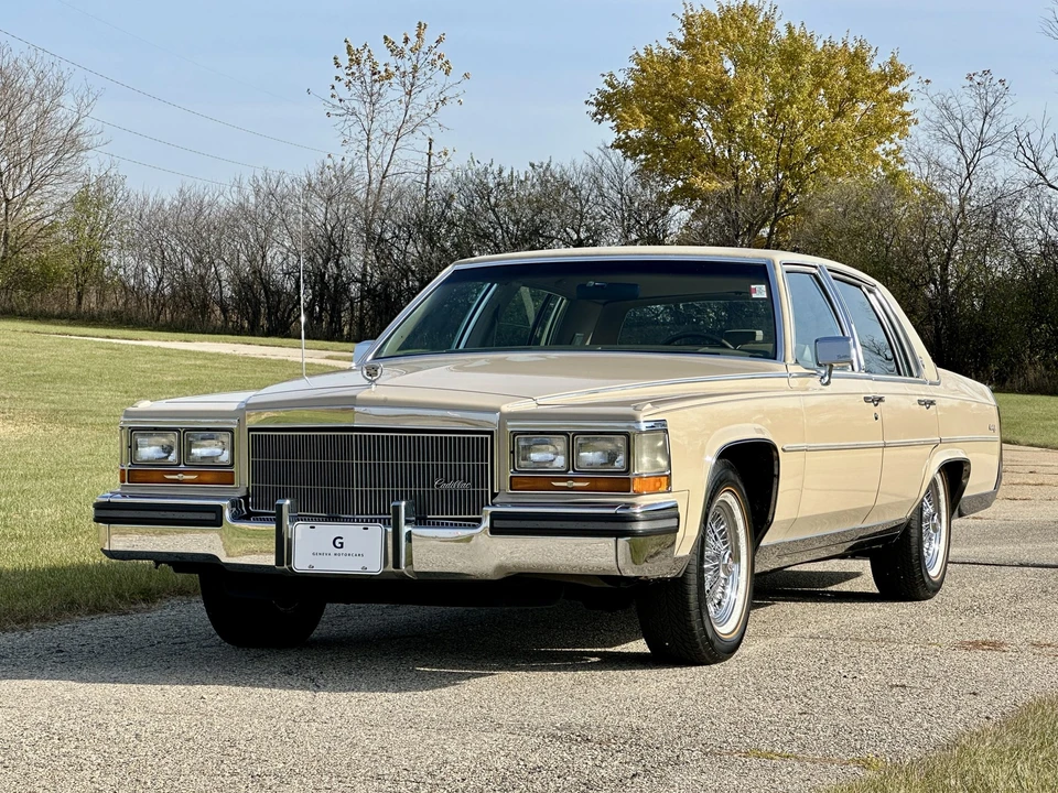 1986 Cadillac Brougham - Image 2 of 31