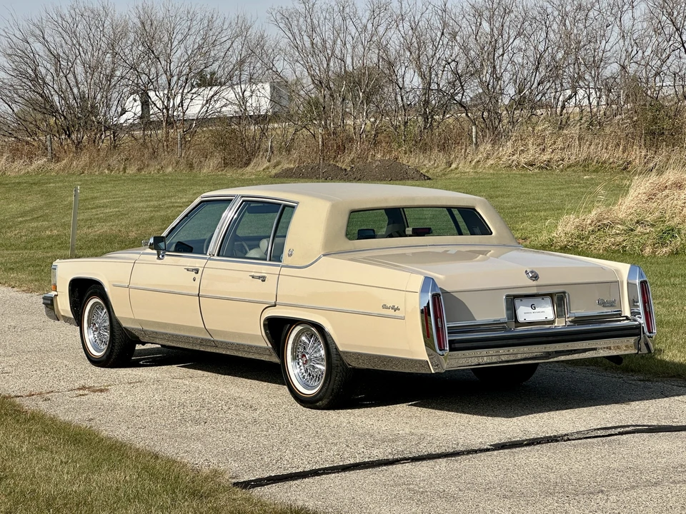 1986 Cadillac Brougham - Image 9 of 31