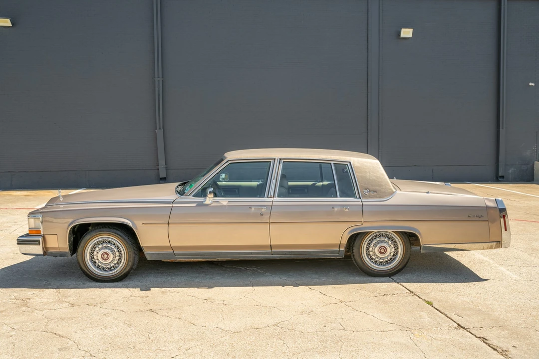 1986 Cadillac Brougham - Image 5 of 31
