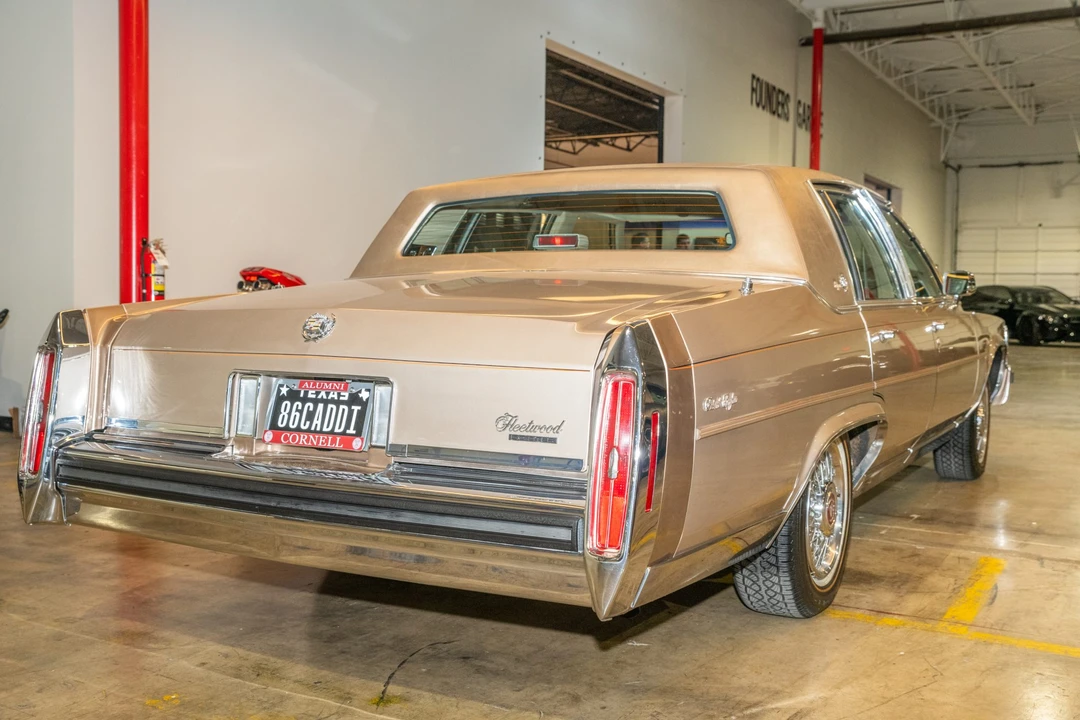 1986 Cadillac Brougham - Image 24 of 31